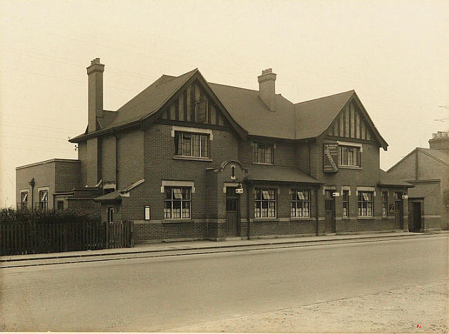 Anglers' Retreat, New Road, Dagenham - in 1938