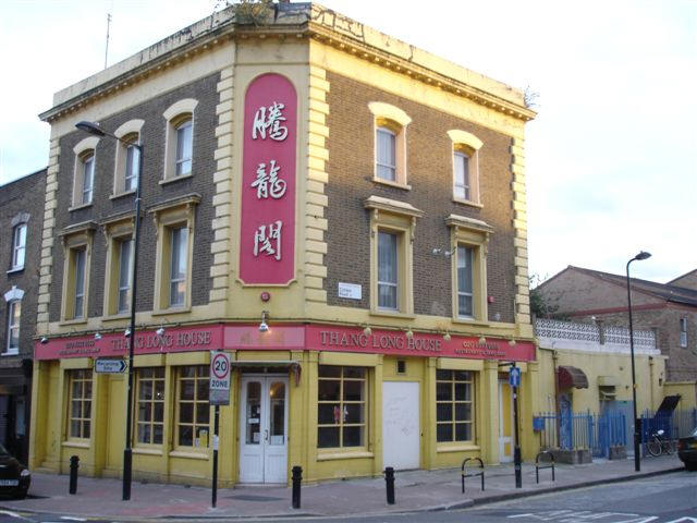 Clapton Park Tavern, 9 Chatsworth Road, E5 - in August 2007